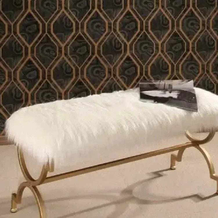 بانكيت ستيل بملمس فرو كاذب أبيض وإطار معدني ذهبي أنيق بأبعاد 120*40*45 سم