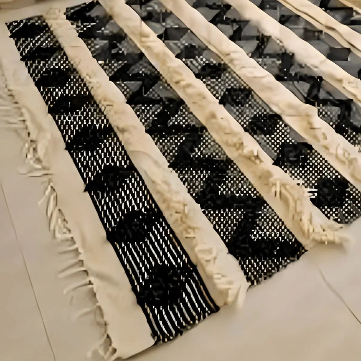 سجادة صوف لون أسود و بيج 200*300 سم - LUS132 - Homix