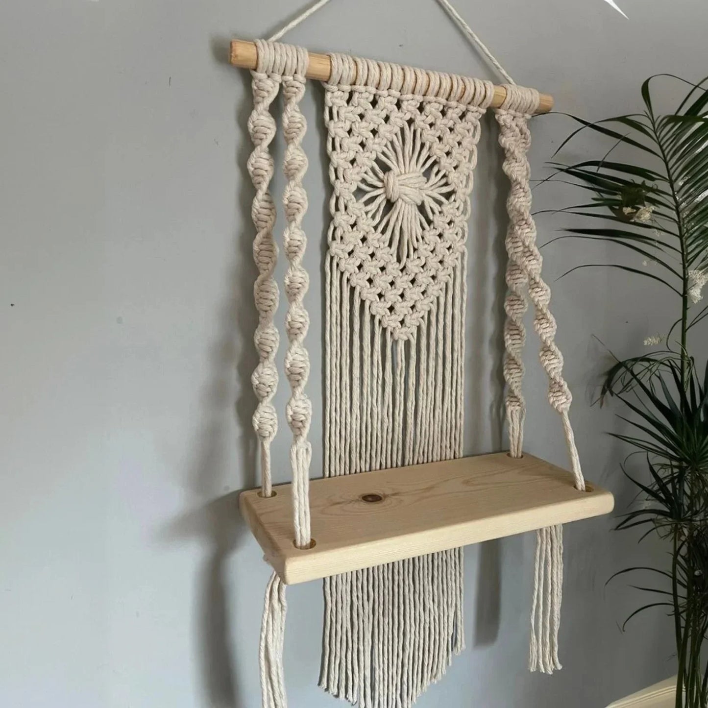 رف مكرمية حائط خشب طبيعي وقطن، 30*50 سم