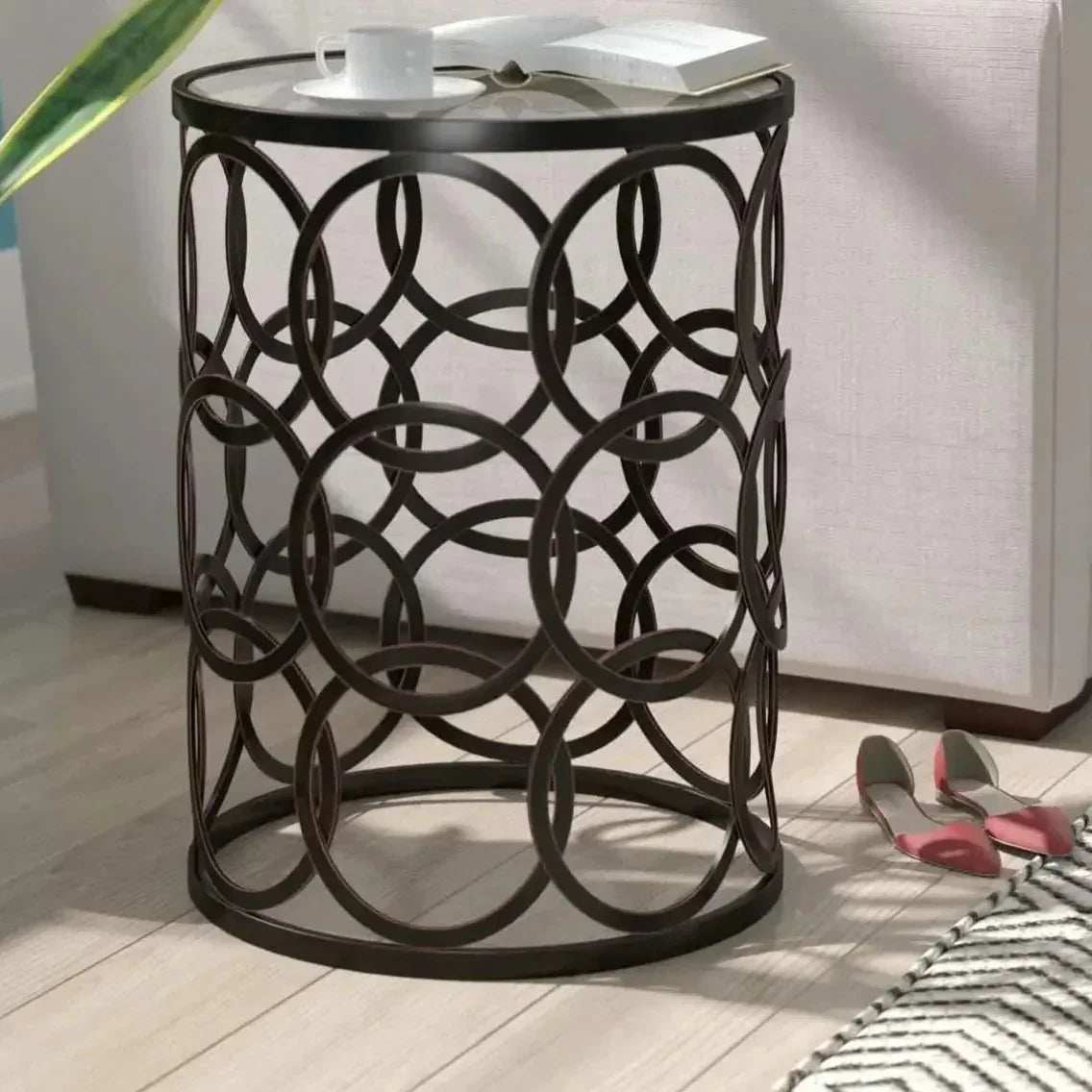ترابيزة جانبية ستيل بلون برونزي داكن بتصميم شبكي دائري وزجاج شفاف مقاس 45 في 45 في 50 سم