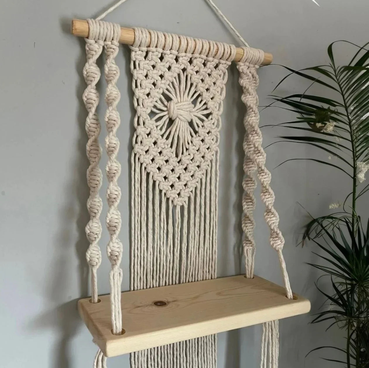 رف مكرمية حائط خشب طبيعي وقطن، 30*50 سم