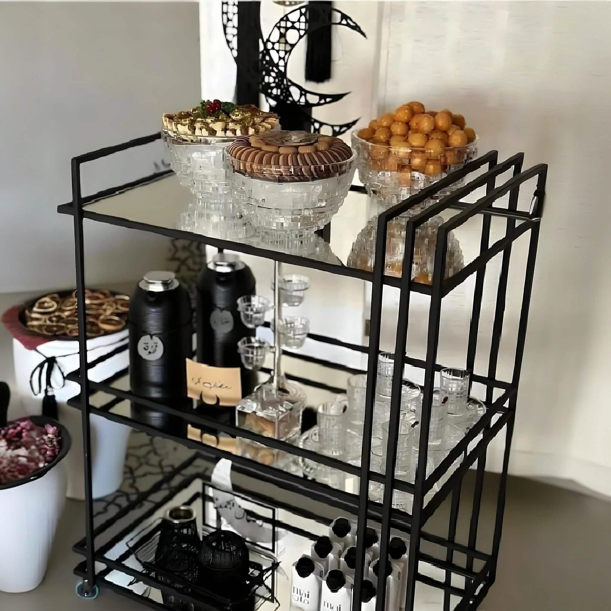 ترابيزة جانبية متحركة ستيل و زجاج، 80*40*85 سم