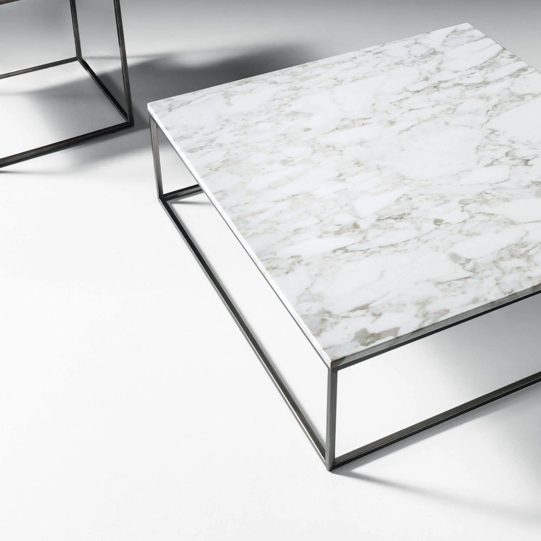 ترابيزة قهوة ستيل بسطح رخام، 90*90*45 سم