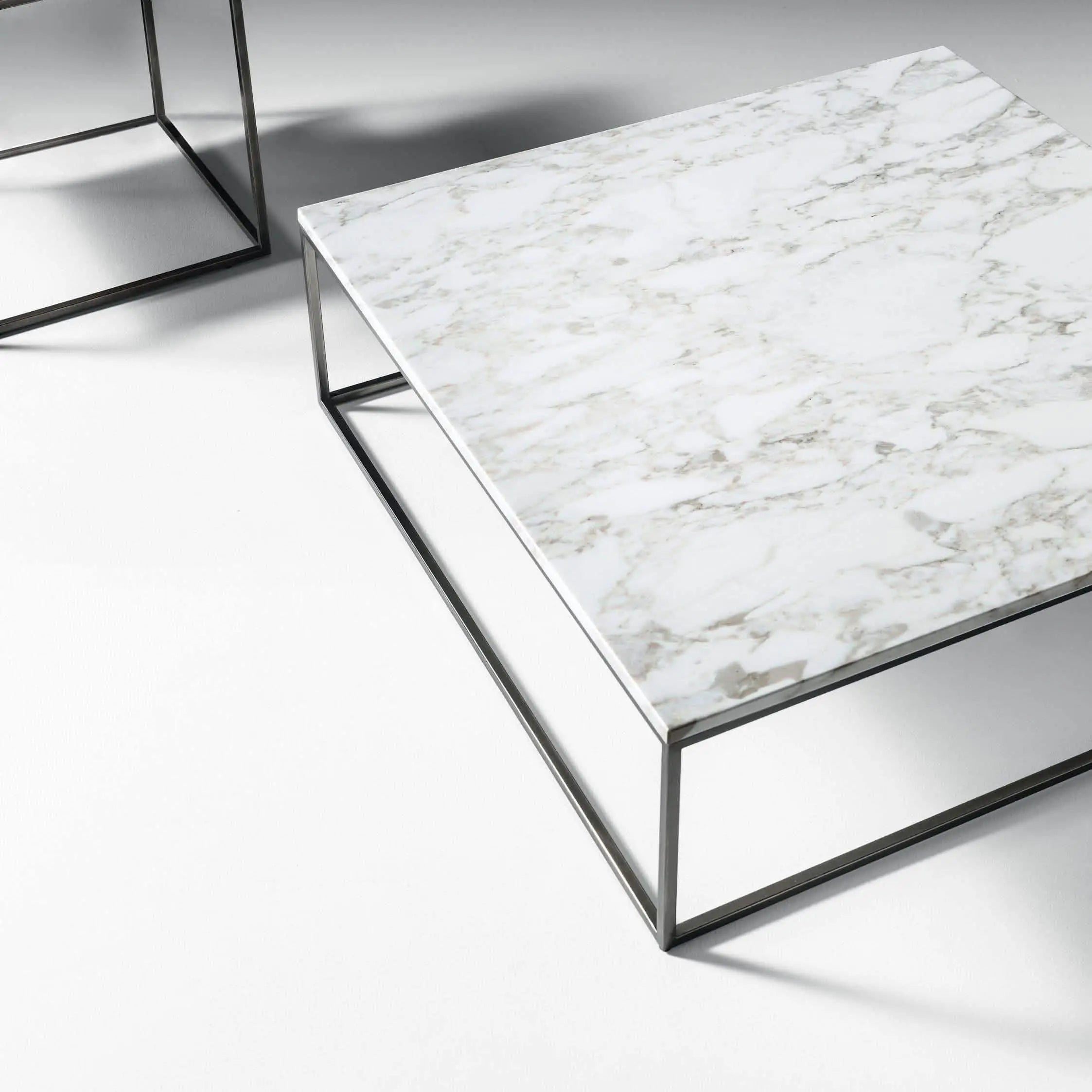 ترابيزة قهوة ستيل بسطح رخام، 90*90*45 سم