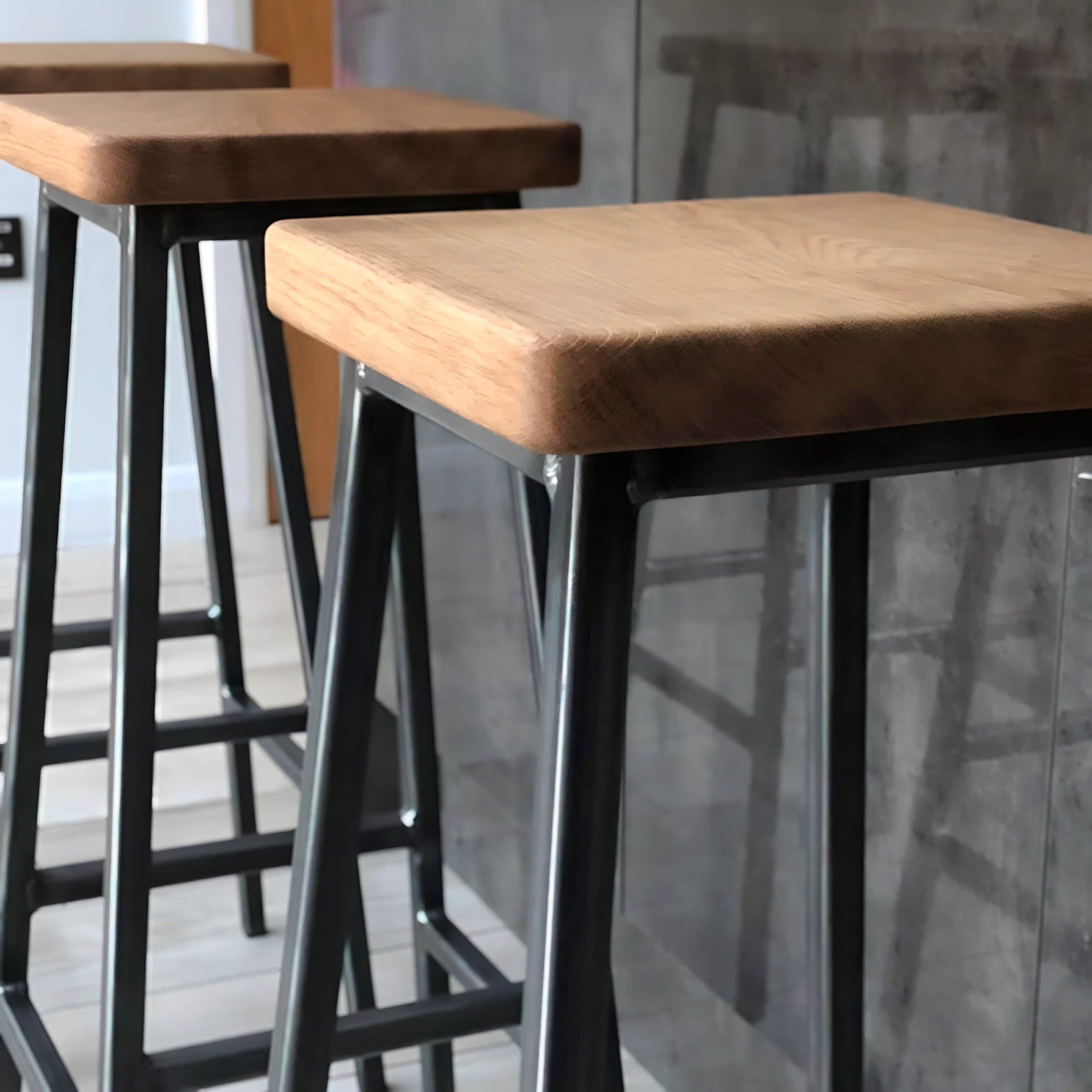 كرسي بار اسود*بني فاتح 30*30*75سم - ROW3 Iron Wood