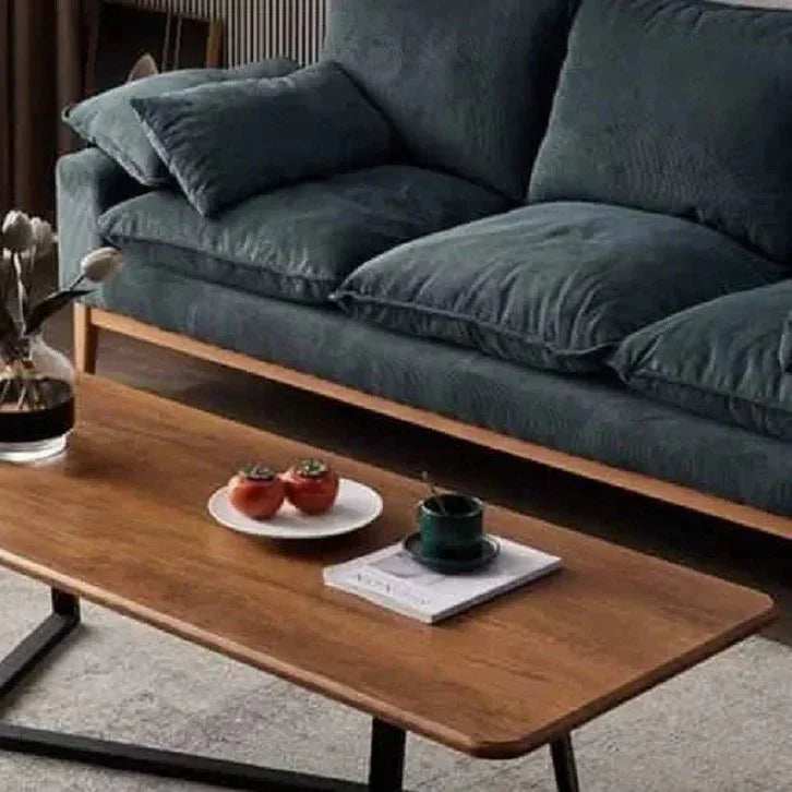 ترابيزة قهوة معدن بسطح خشب 100*50*45 سم مع أريكة مخملية كحلية داكنة وإطار خشبي ووسائد متطابقة